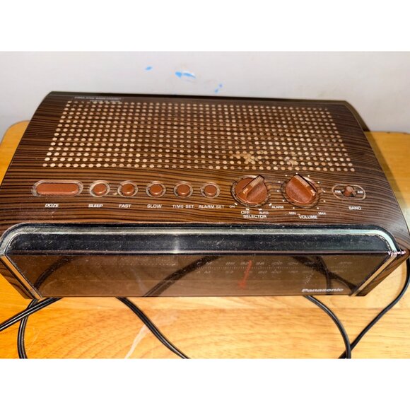 Vintage Panasonic Wood Grain AM/FM Alarm Clock Radio Model RC-75 TESTED - Picture 2 of 10